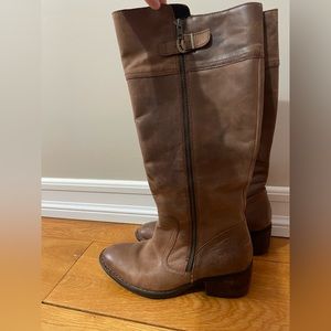 BORN Size 8.5 brown boots